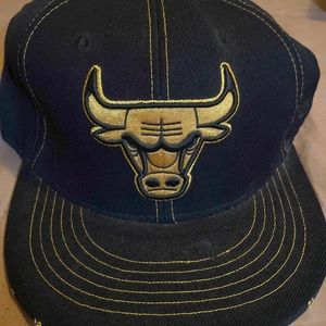 Chicago Bulls black and gold fitted hat